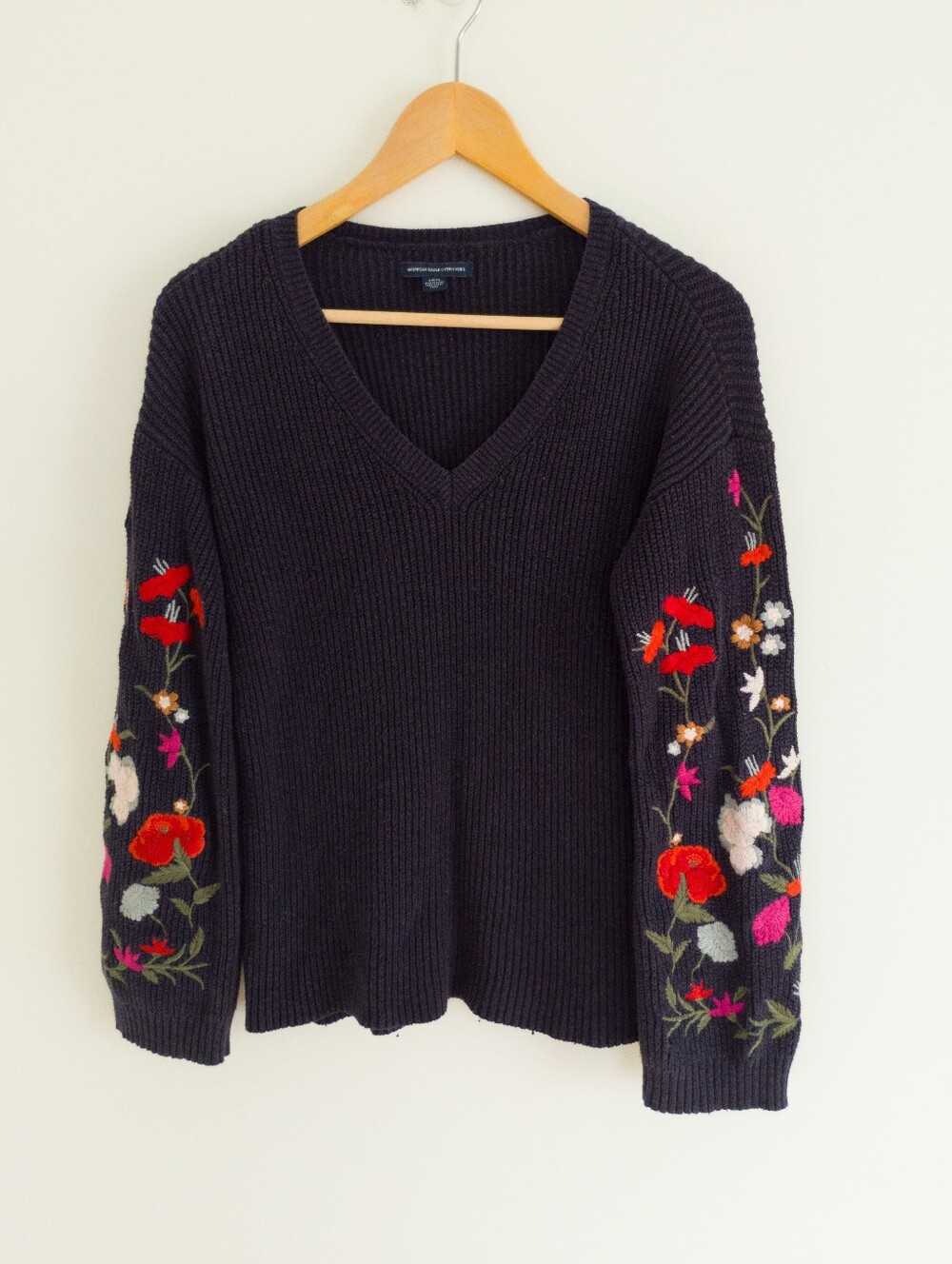 American Eagle Floral Embroidered Sleeve V-Neck Knit Sweater Small